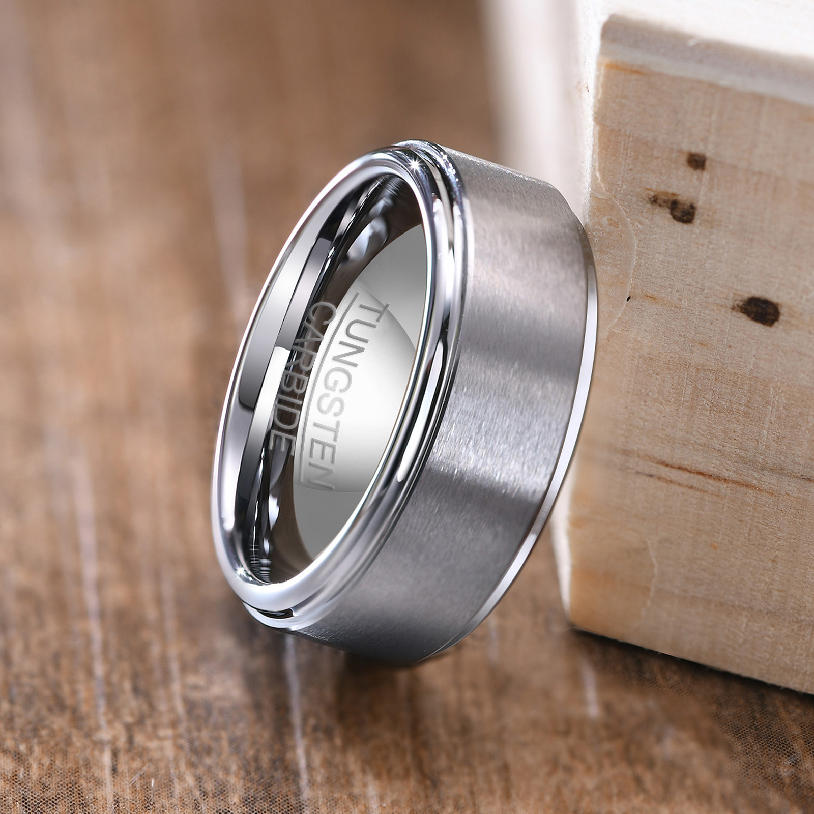 Anillo grabado para hombres Anillos de promesa de tungsteno con acabado mate personalizados de 8 mm para hombres Ajuste cómodo